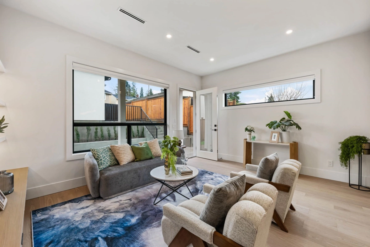 Entry Foyer Photo of 1 6107 Patrick Street, Burnaby, BC