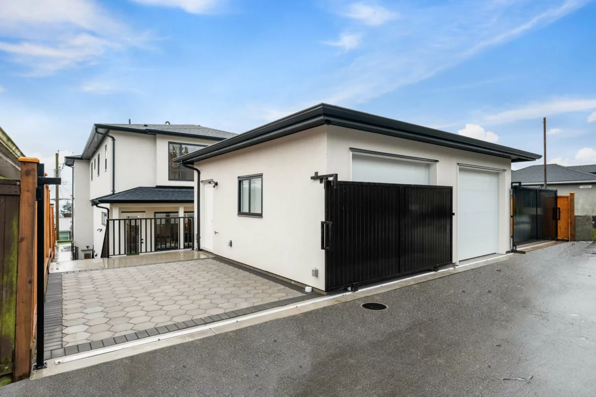 Fitness Center Photo Near 1 6107 Patrick Street, Burnaby, BC