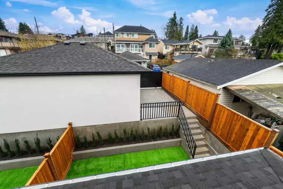 Garden / Landscaping Photo of 1 6107 Patrick Street, Burnaby, BC