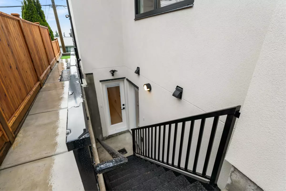 Hot Tub / Spa Photo of 1 6107 Patrick Street, Burnaby, BC