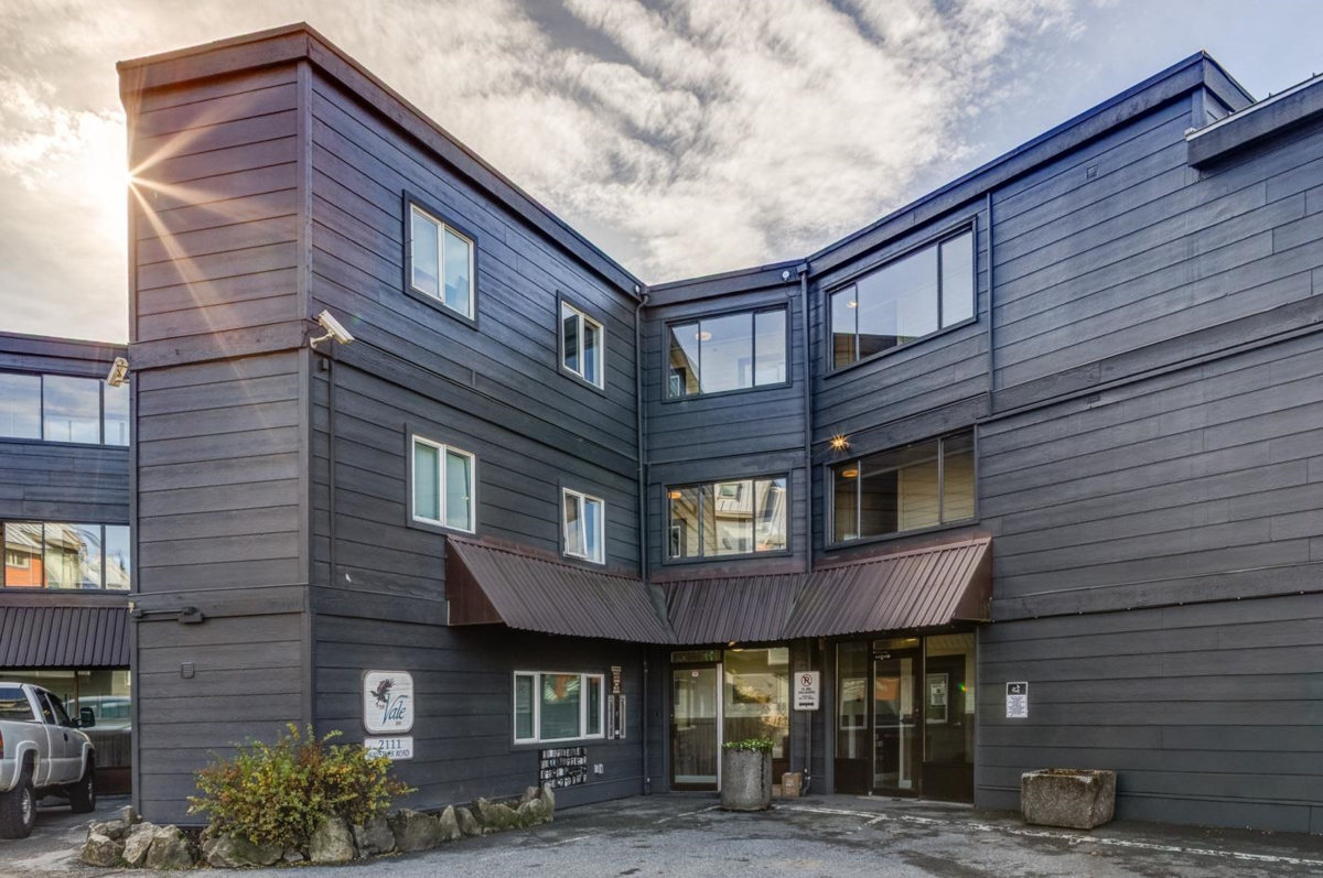 Guest Bathroom Photo of 318 2111 Whistler Road, Whistler, BC