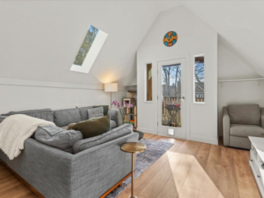 143 W 13th Avenue, Vancouver, BC