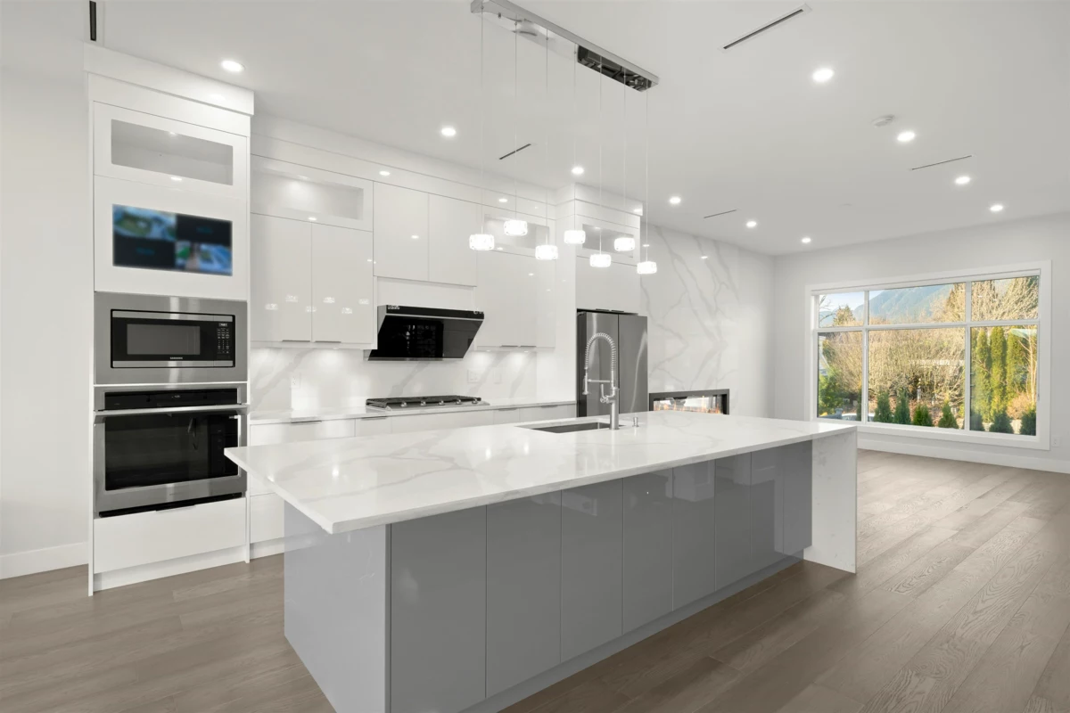 Kitchen Island Photo of 253 W 18th Street, North Vancouver, BC