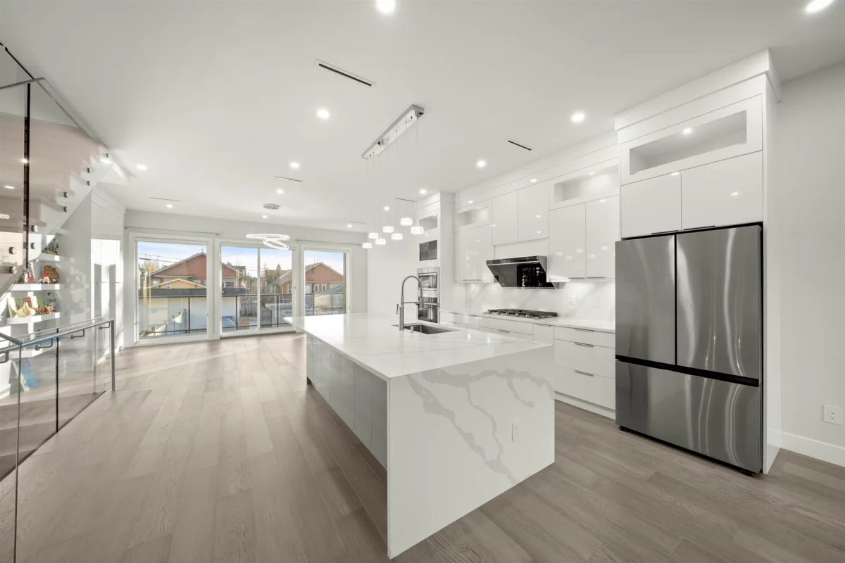 Kitchen Photo of 253 W 18th Street, North Vancouver, BC
