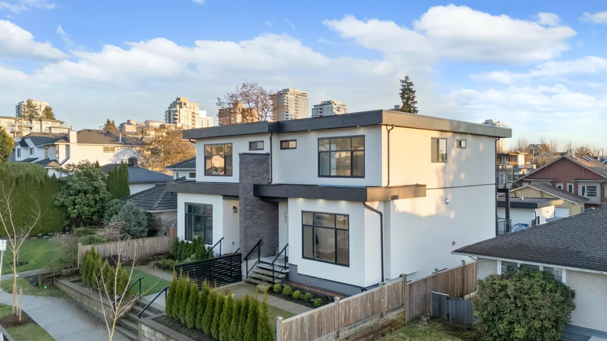 Outdoor Patio Photo of 253 W 18th Street, North Vancouver, BC