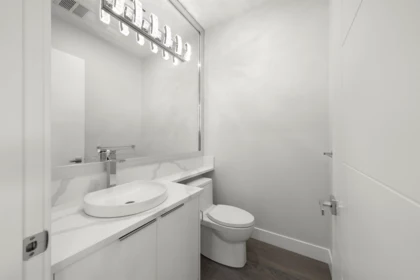 Primary Bedroom Photo of 253 W 18th Street, North Vancouver, BC
