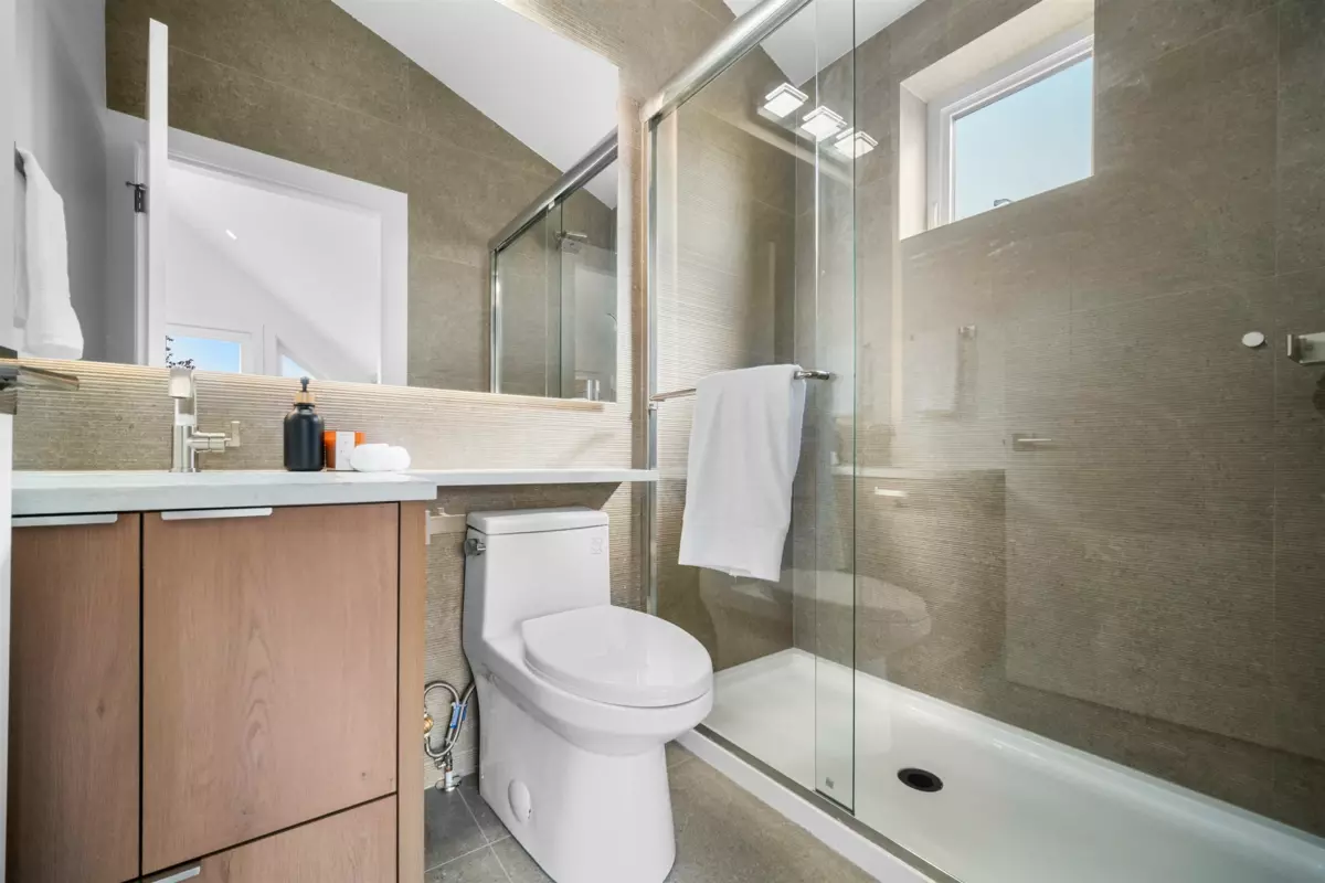 Bedroom 4 Photo of 1 3563 E 25th Avenue, Vancouver, BC