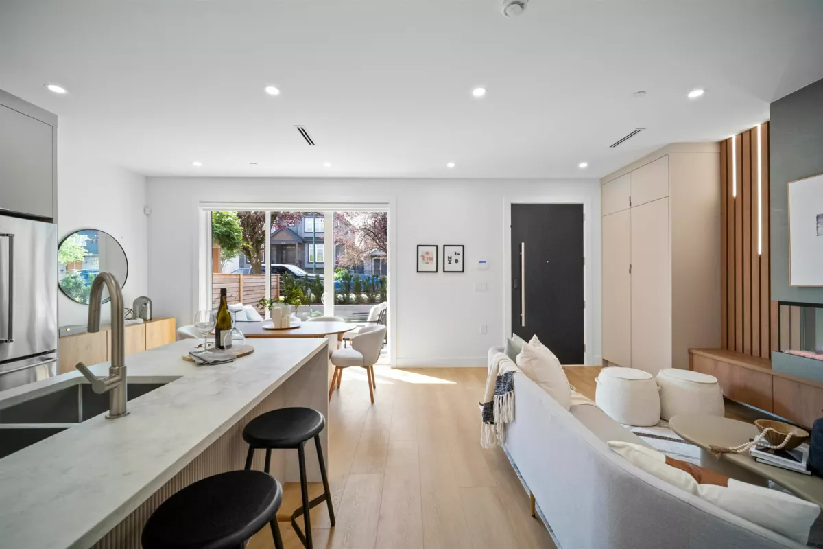 Dining Area Photo of 1 3563 E 25th Avenue, Vancouver, BC