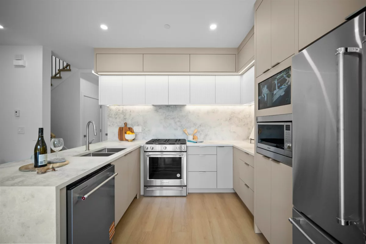 Kitchen Island Photo of 1 3563 E 25th Avenue, Vancouver, BC