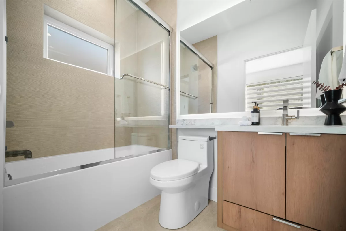 Powder Room Photo of 1 3563 E 25th Avenue, Vancouver, BC