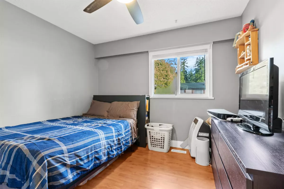 Guest Bathroom Photo of 20754 39a Avenue, Langley, BC