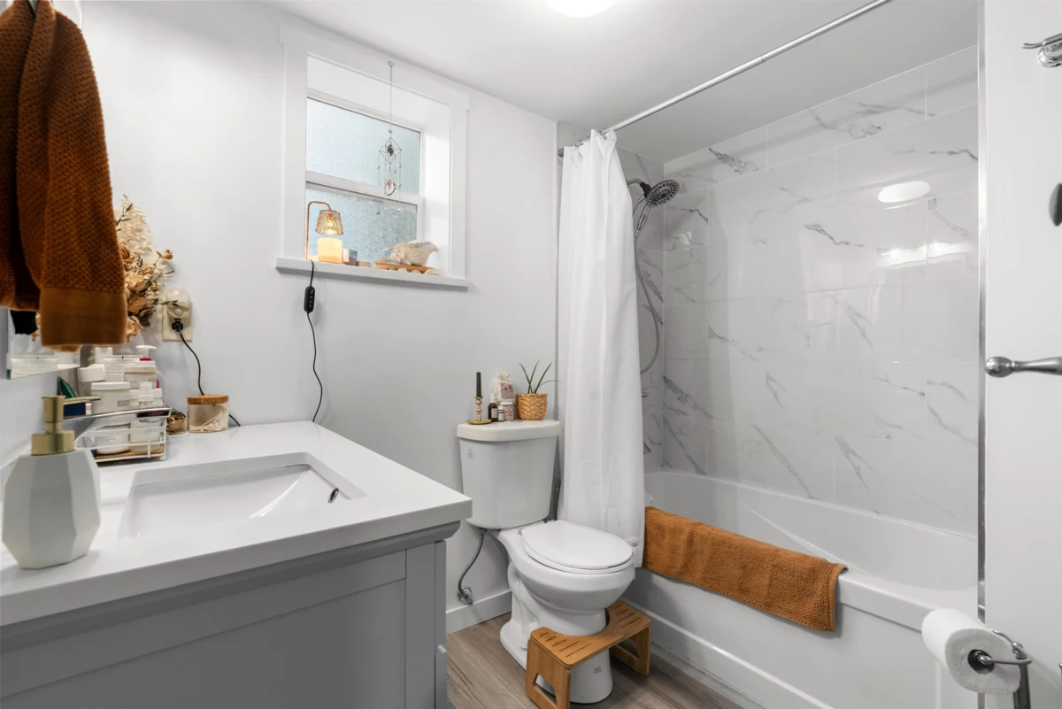 Laundry Room Photo of 20754 39a Avenue, Langley, BC