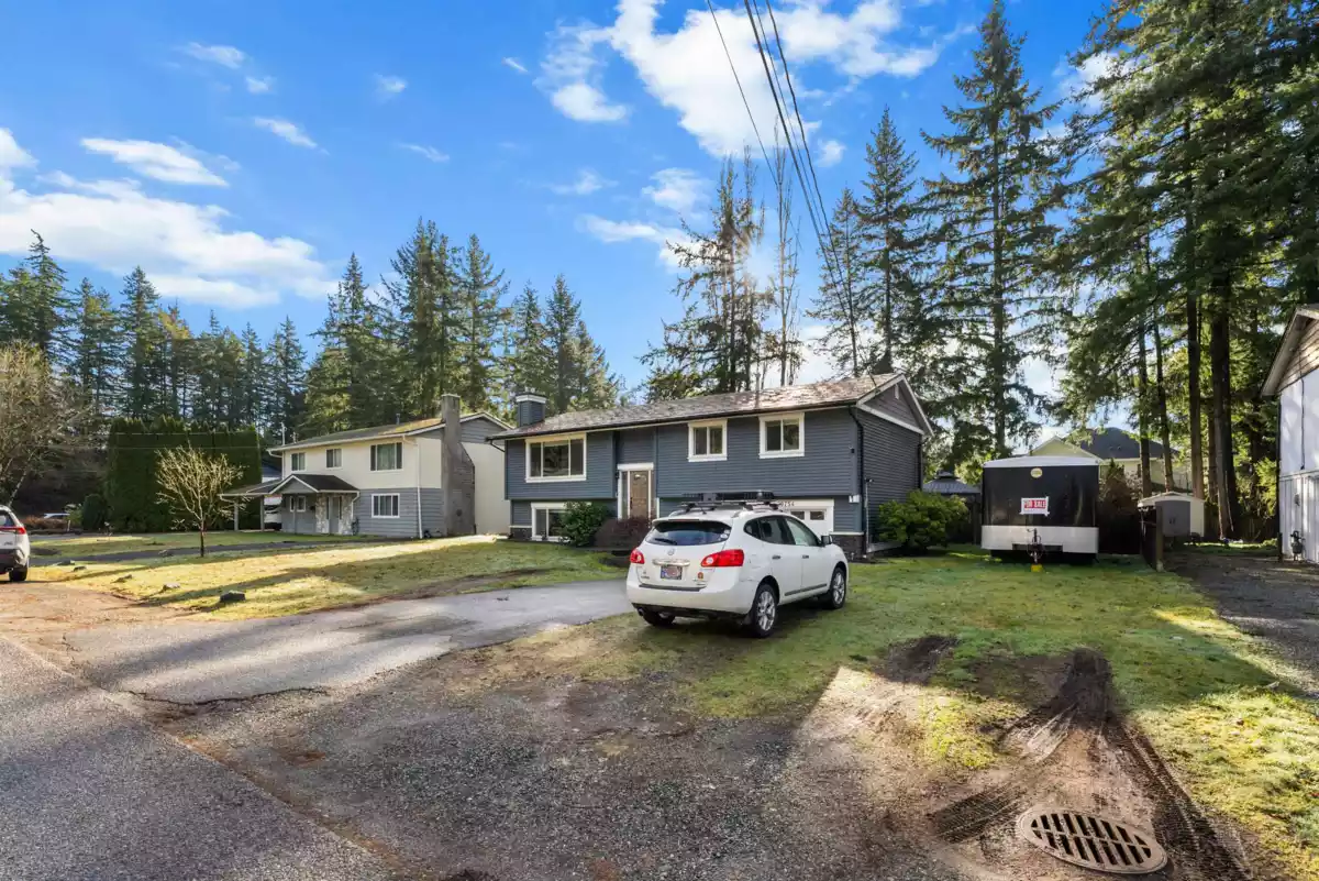 Swimming Pool Photo of 20754 39a Avenue, Langley, BC