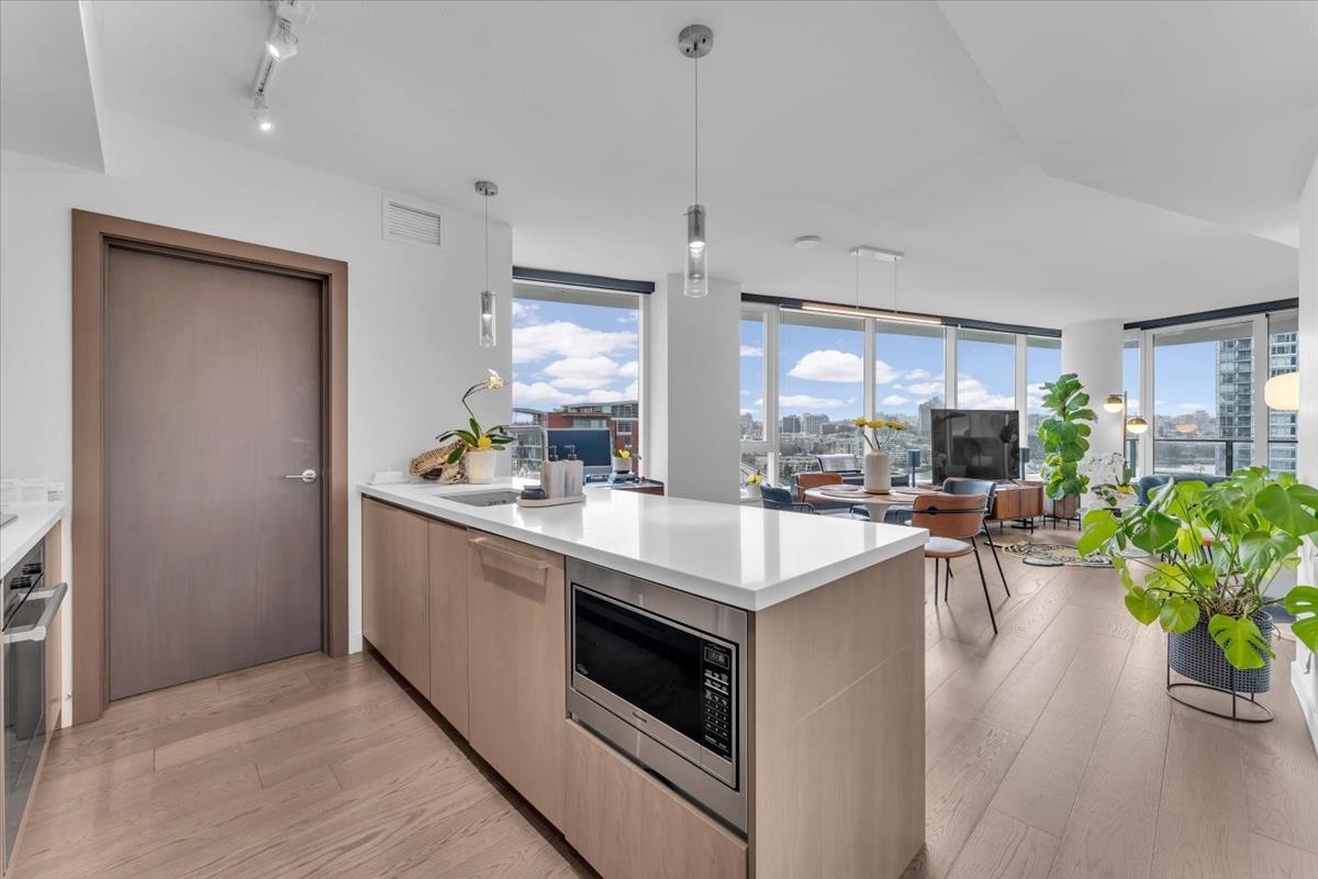 Breakfast Nook Photo of 1609 68 Smithe Street, Vancouver, BC