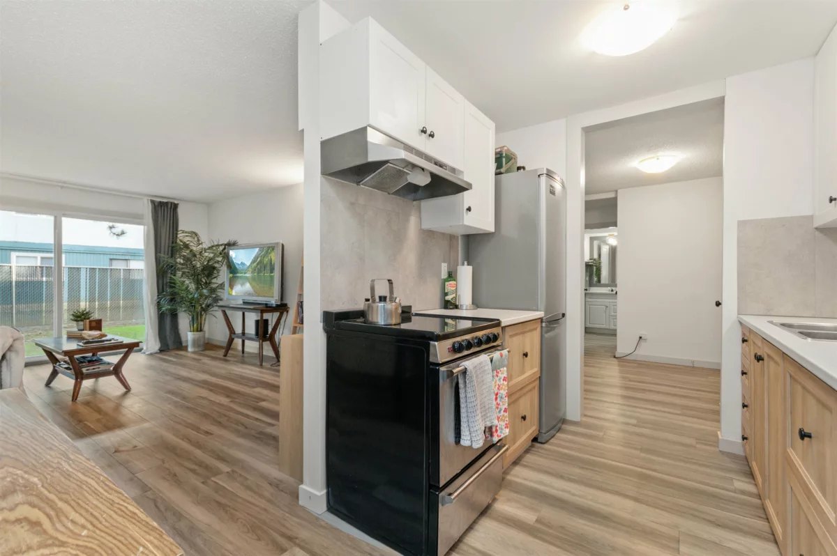 Kitchen Island Photo of 133 1783 Agassiz-Rosedale No 9 Highway, Agassiz, BC