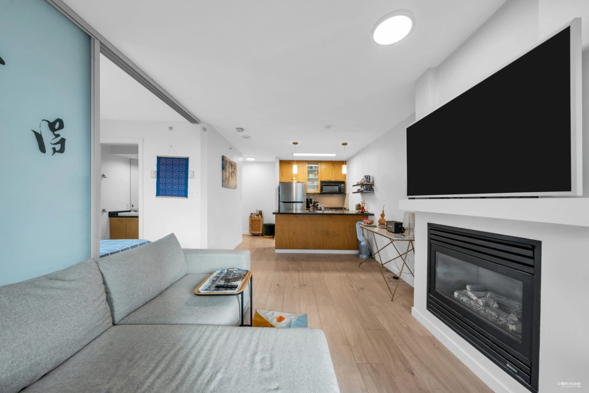 Kitchen Photo of 1001 989 Richards Street, Vancouver, BC