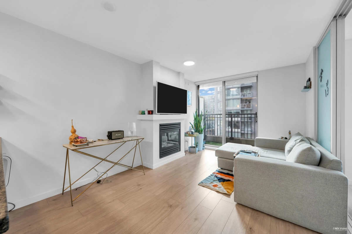 Living Room Photo of 1001 989 Richards Street, Vancouver, BC