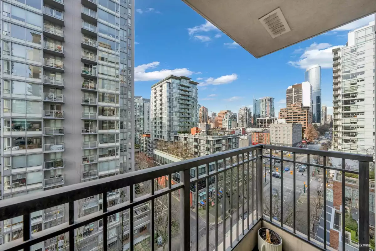 Powder Room Photo of 1001 989 Richards Street, Vancouver, BC