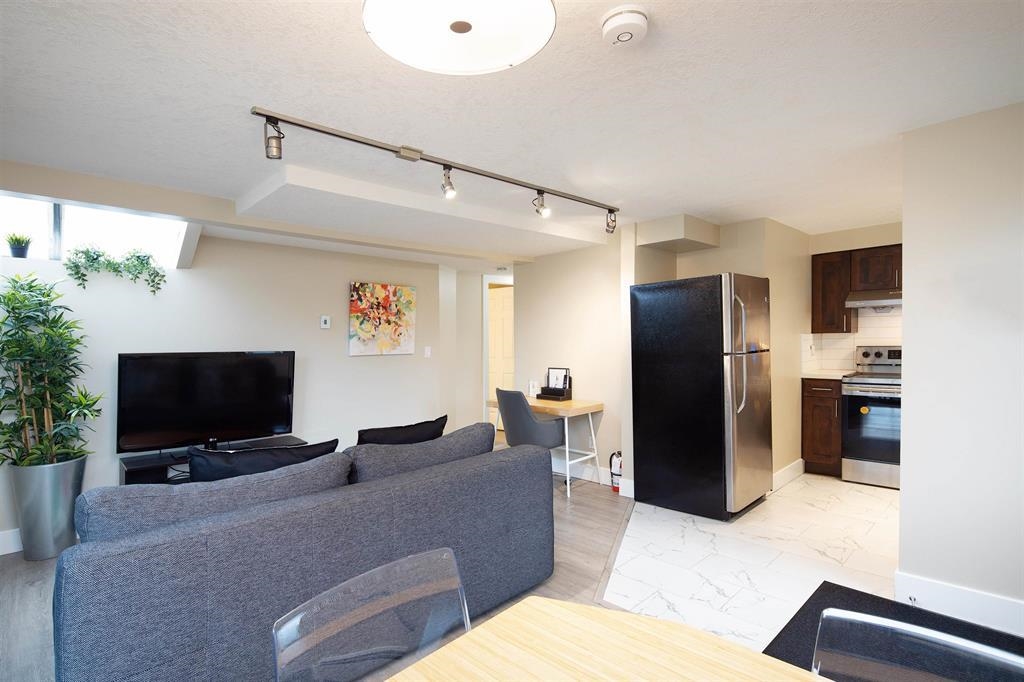 Basement Recreation Room Photo of 195 W 12 Avenue, Vancouver, BC