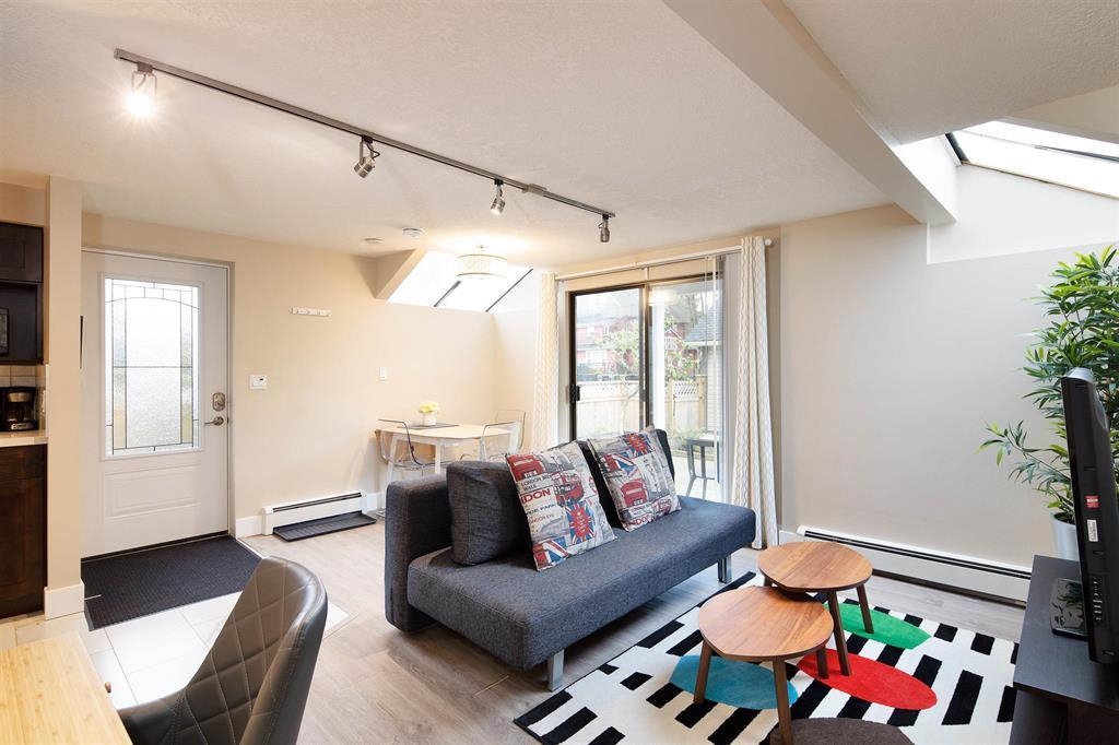 Entry Foyer Photo of 195 W 12 Avenue, Vancouver, BC