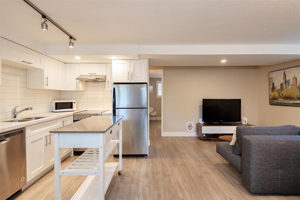 Guest Bathroom Photo of 195 W 12 Avenue, Vancouver, BC