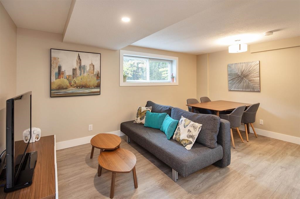Kitchen Island Photo of 195 W 12 Avenue, Vancouver, BC