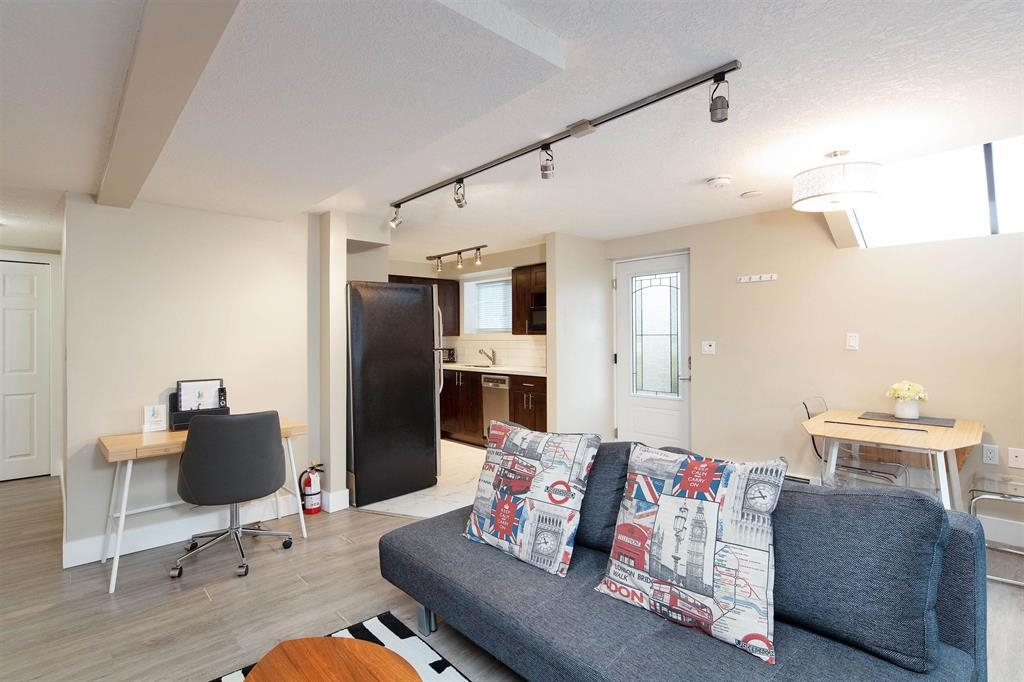 Mudroom Photo of 195 W 12 Avenue, Vancouver, BC