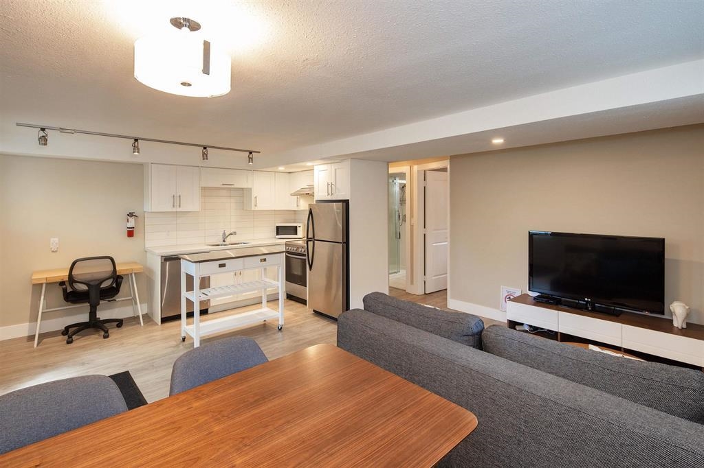 Primary Bathroom Photo of 195 W 12 Avenue, Vancouver, BC