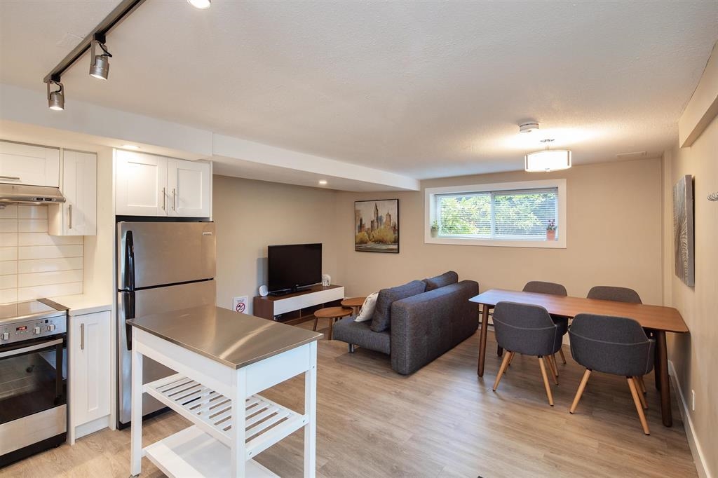 Walk-In Closet Photo of 195 W 12 Avenue, Vancouver, BC