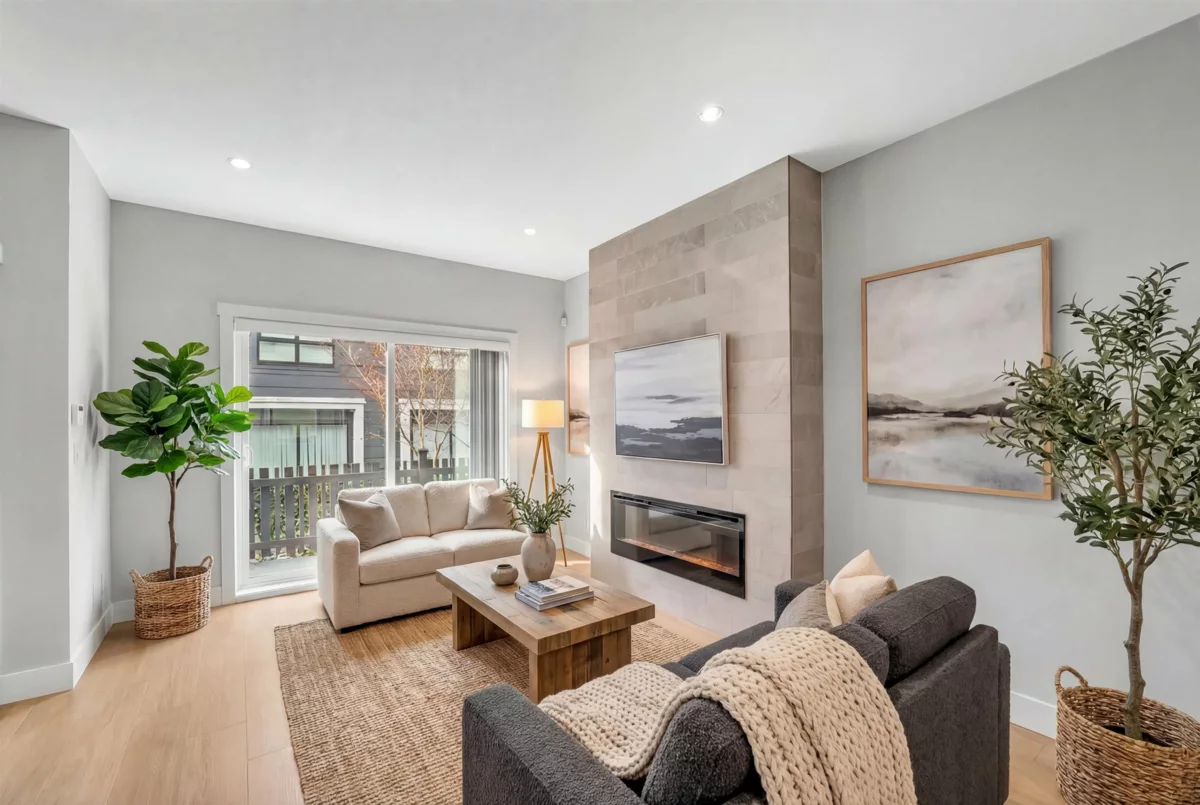 Family Room Photo of 82 16336 23a Avenue, Surrey, BC