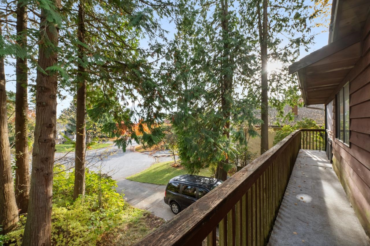 Hot Tub / Spa Photo of 13317 15b Avenue, Surrey, BC