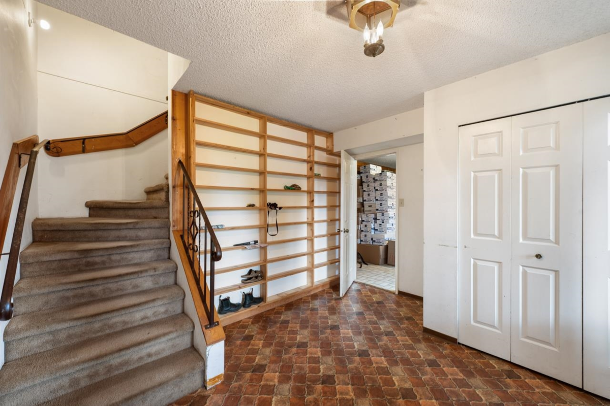 Laundry Room Photo of 13317 15b Avenue, Surrey, BC