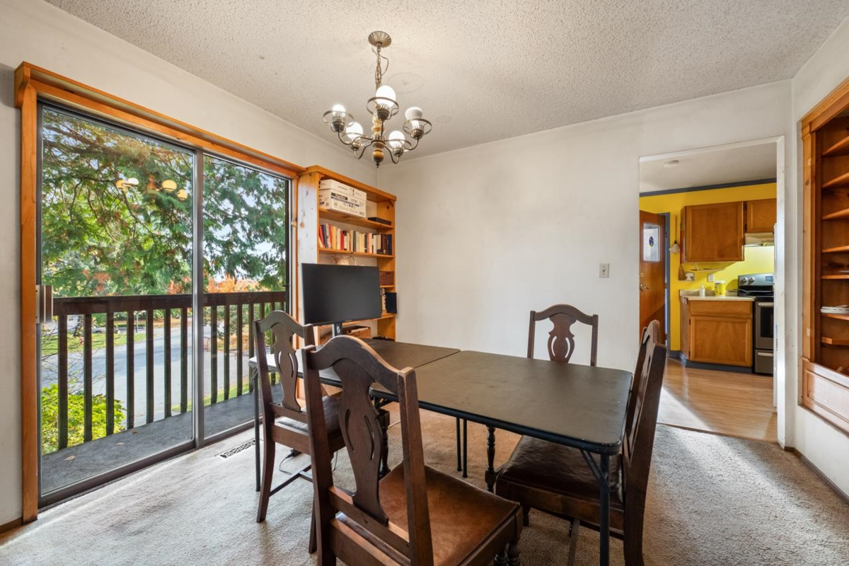 Office / Den Photo of 13317 15b Avenue, Surrey, BC