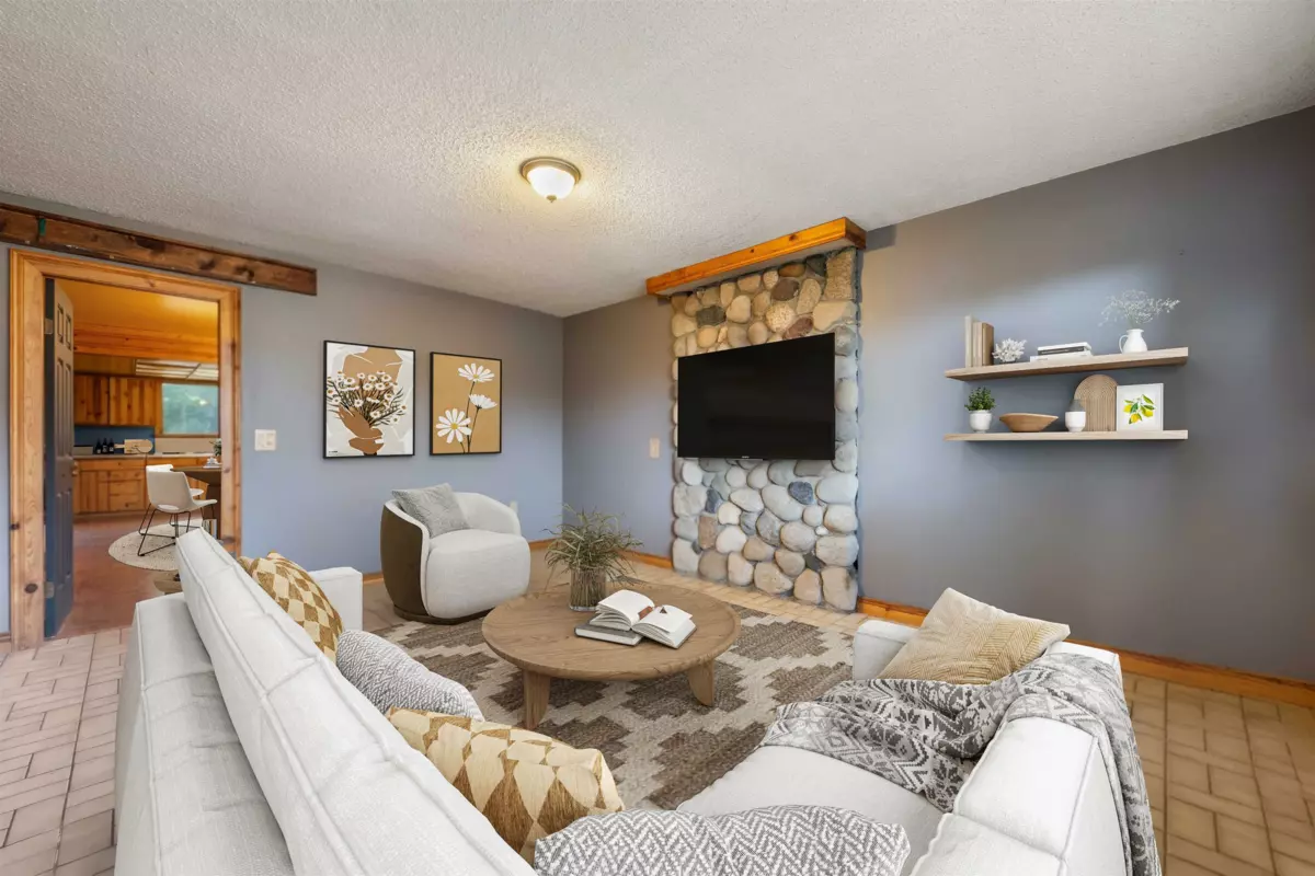 Primary Bathroom Photo of 13317 15b Avenue, Surrey, BC