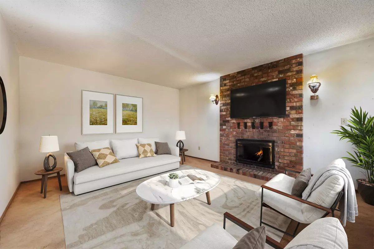 Walk-In Closet Photo of 13317 15b Avenue, Surrey, BC