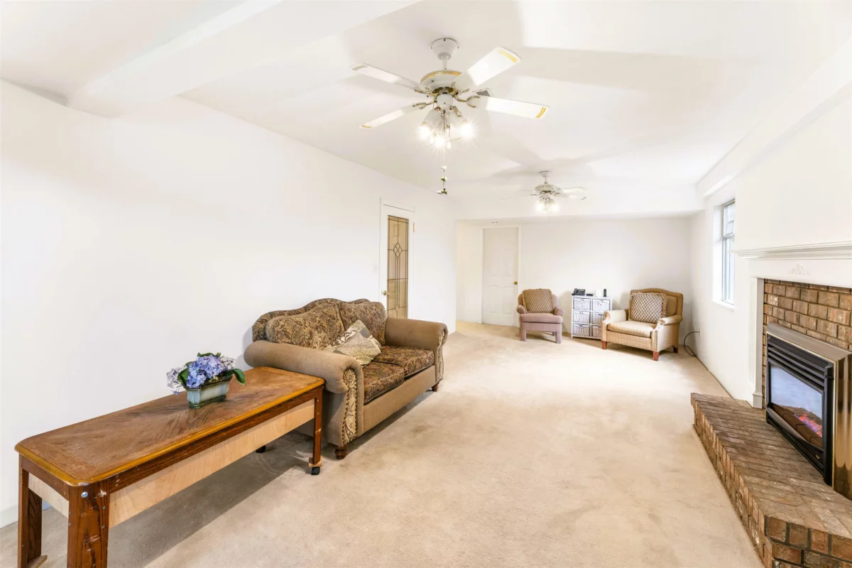 Entry Foyer Photo of 11077 154 Street, Surrey, BC