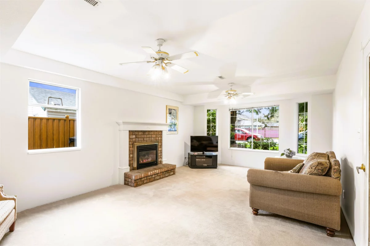 Hallway Photo of 11077 154 Street, Surrey, BC