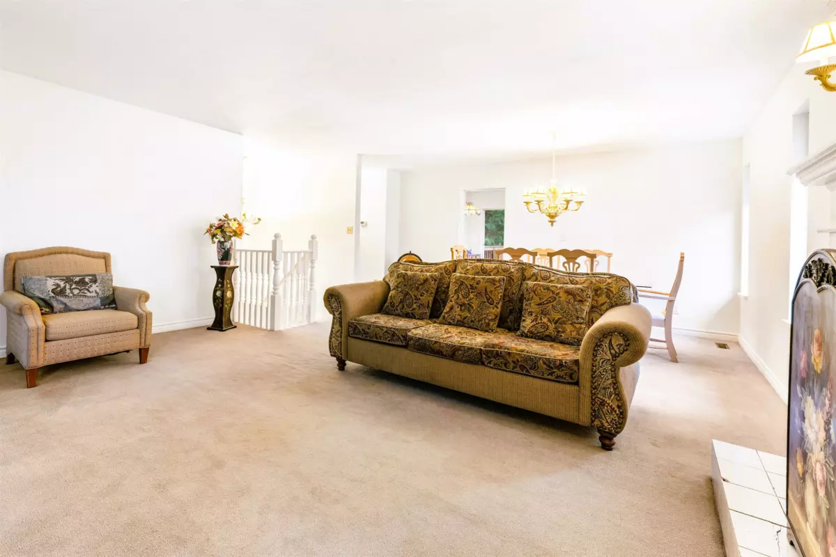 Kitchen Island Photo of 11077 154 Street, Surrey, BC