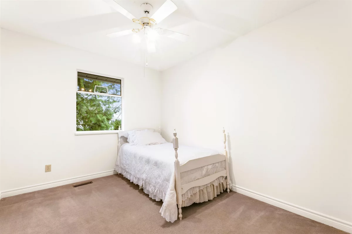 Office / Den Photo of 11077 154 Street, Surrey, BC