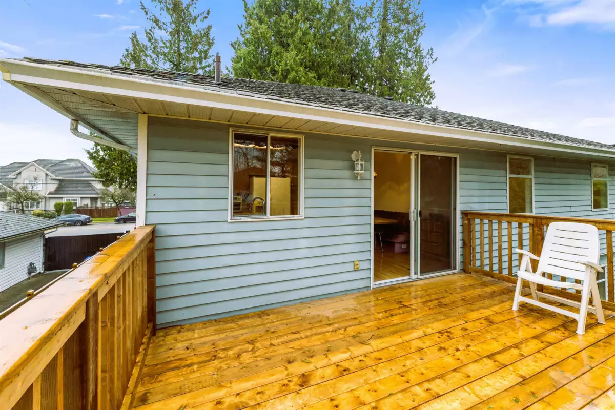 Swimming Pool Photo of 11077 154 Street, Surrey, BC