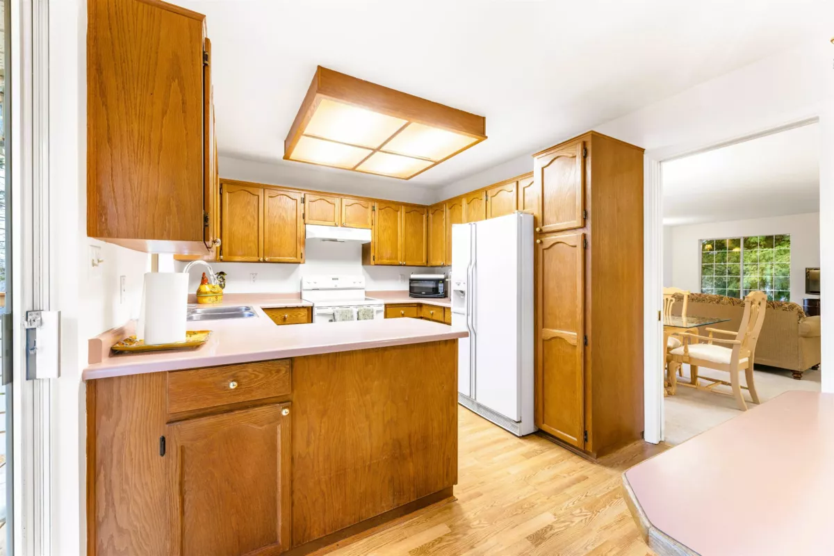 Walk-In Closet Photo of 11077 154 Street, Surrey, BC