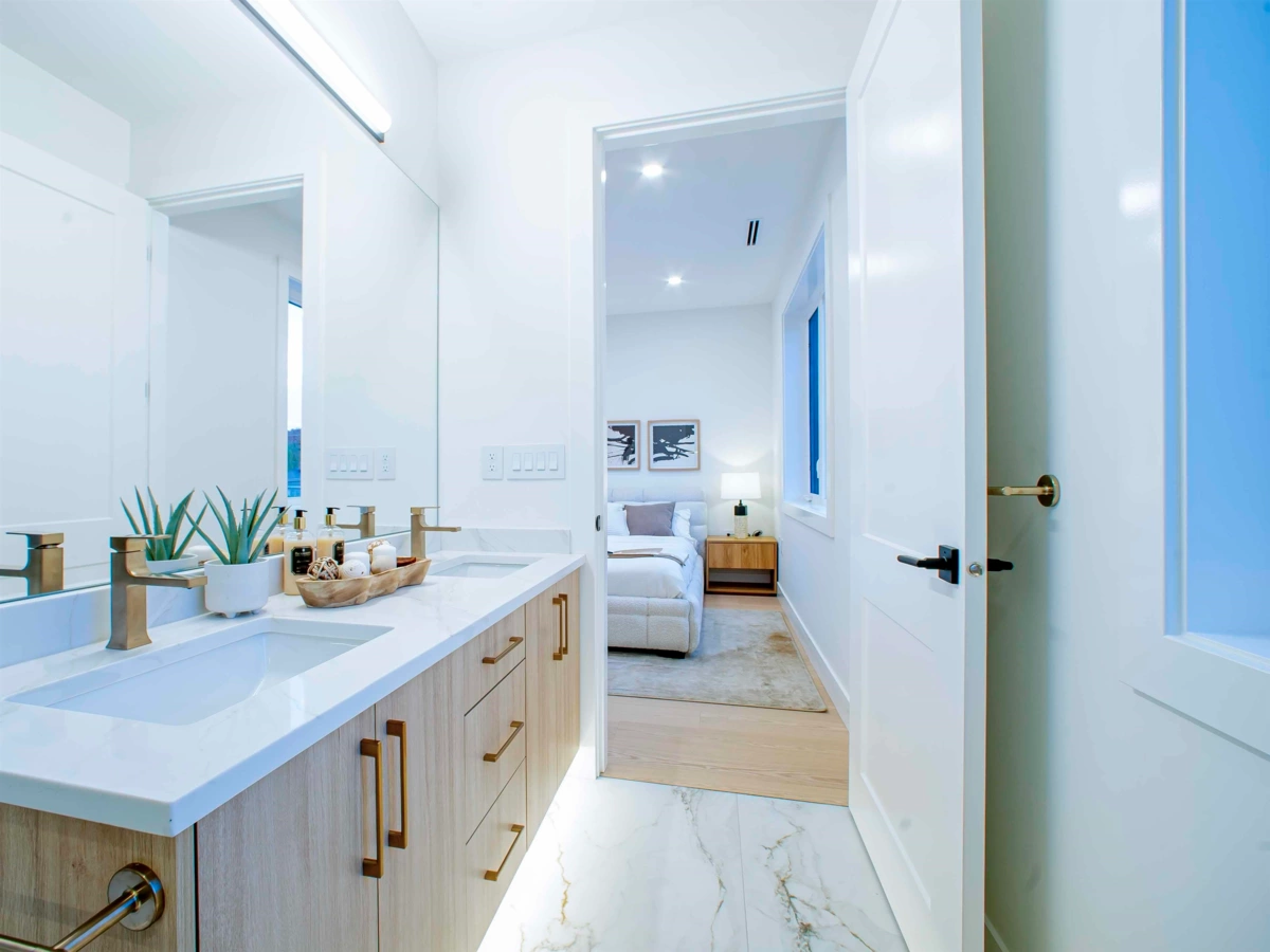 Guest Bathroom Photo of 2 2785 W 21 Avenue, Vancouver, BC