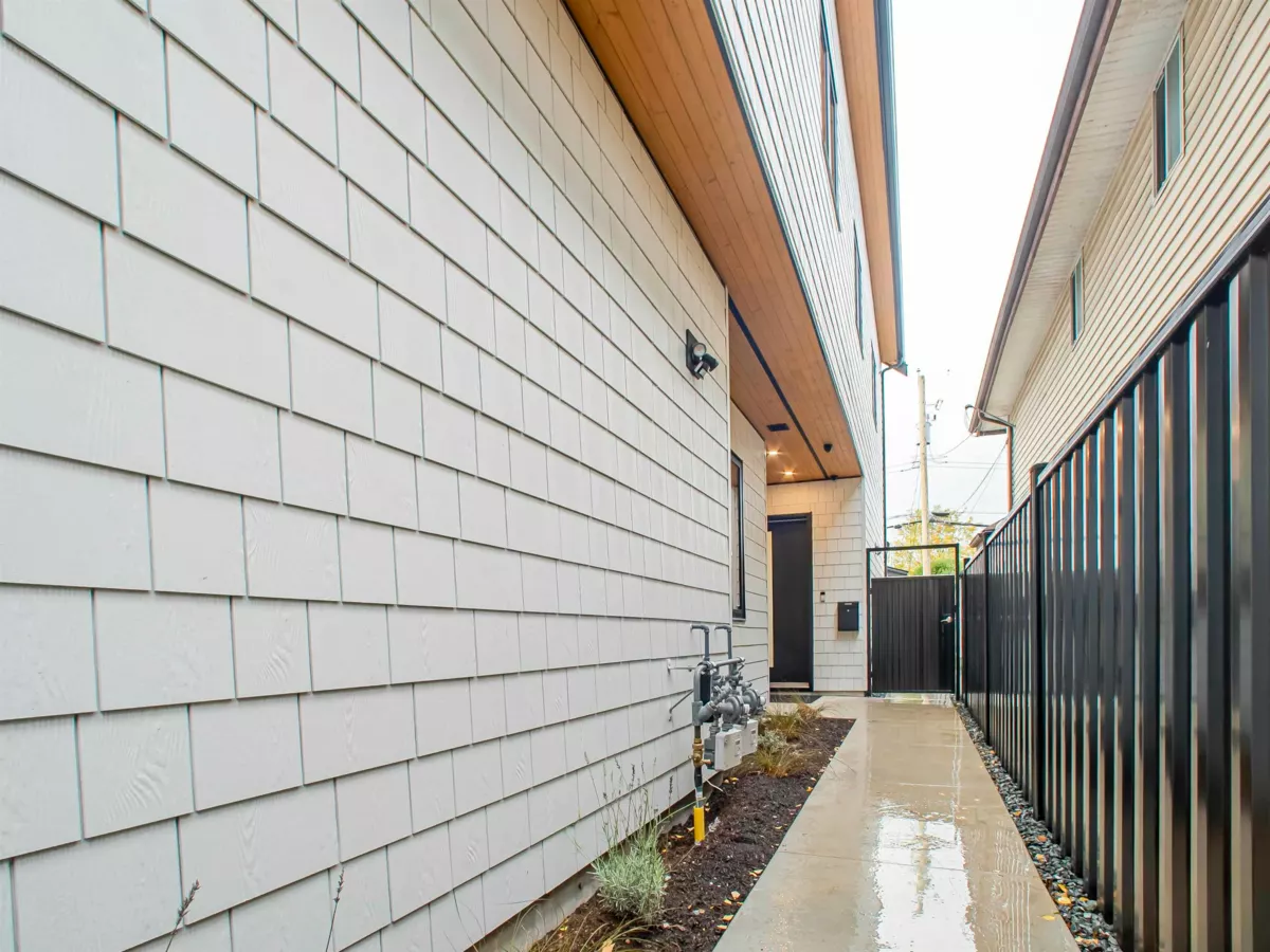 Living Room Photo of 2 2785 W 21 Avenue, Vancouver, BC
