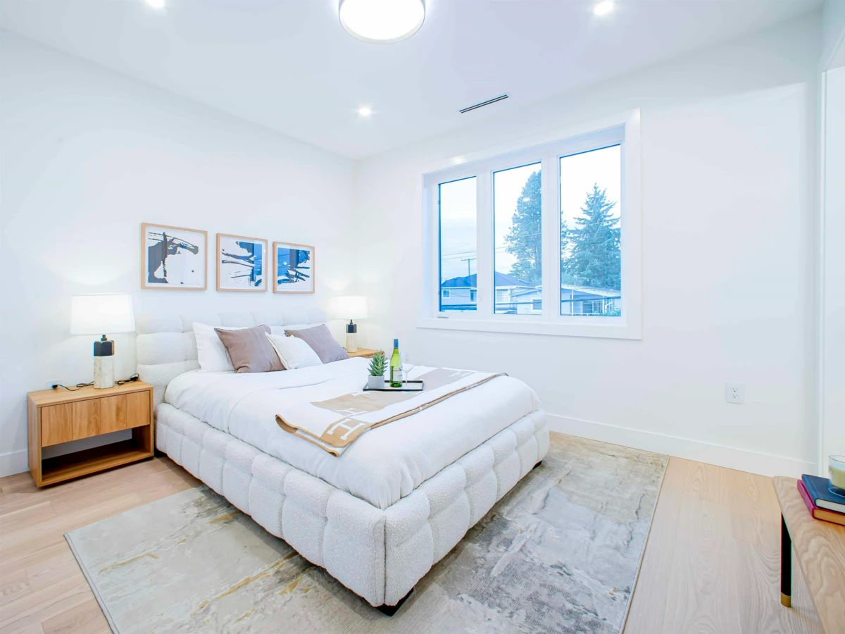 Walk-In Closet Photo of 2 2785 W 21 Avenue, Vancouver, BC