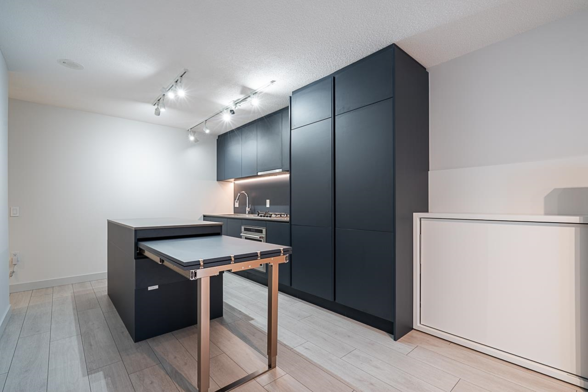 Kitchen Island Photo of 1106 988 Quayside Drive, New Westminster, BC
