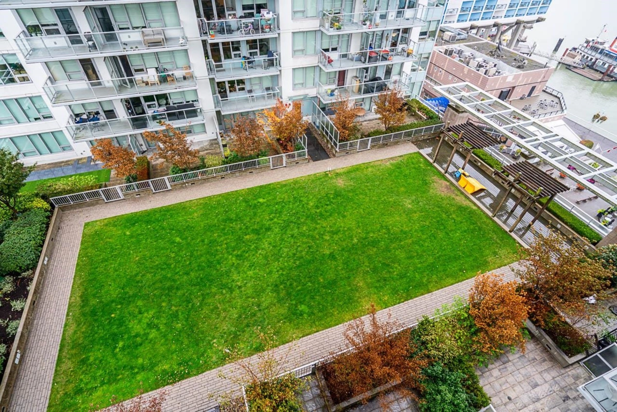 Mudroom Photo of 1106 988 Quayside Drive, New Westminster, BC