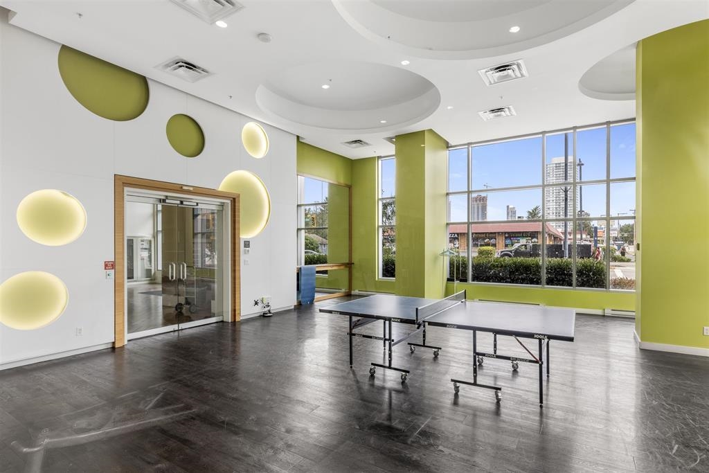 Primary Bathroom Photo of 2410 9981 Whalley Boulevard, Surrey, BC