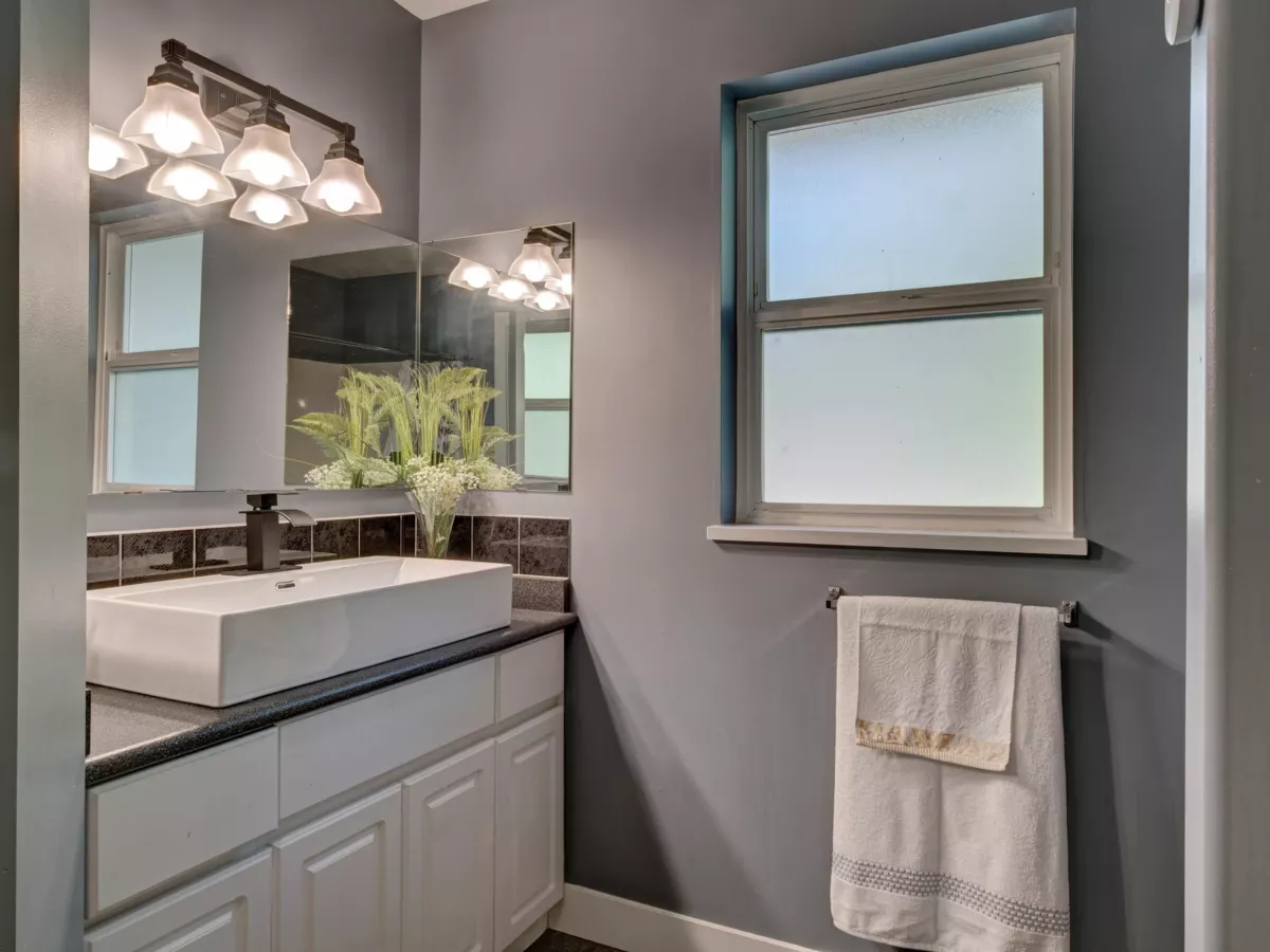 Basement Recreation Room Photo of 7629 Redrooffs Road, Halfmoon Bay, BC