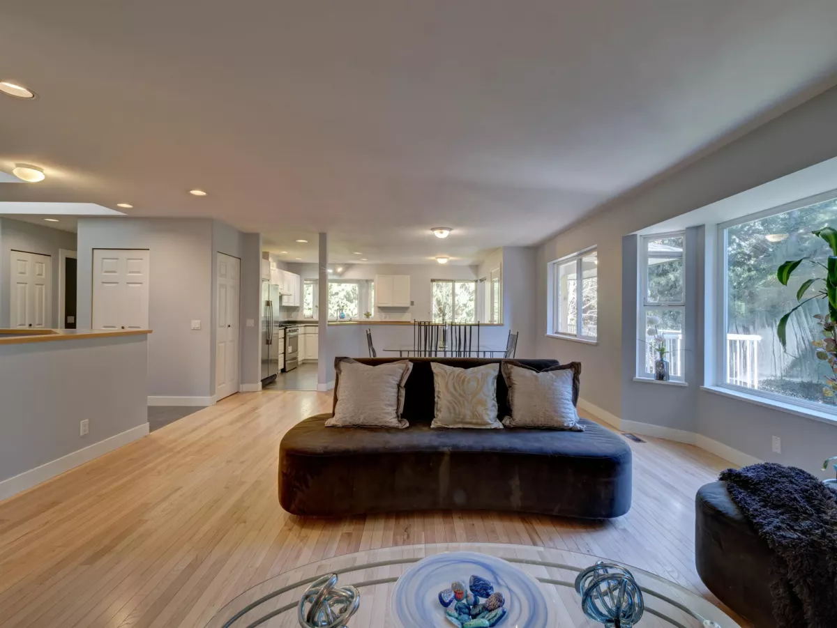 Breakfast Nook Photo of 7629 Redrooffs Road, Halfmoon Bay, BC