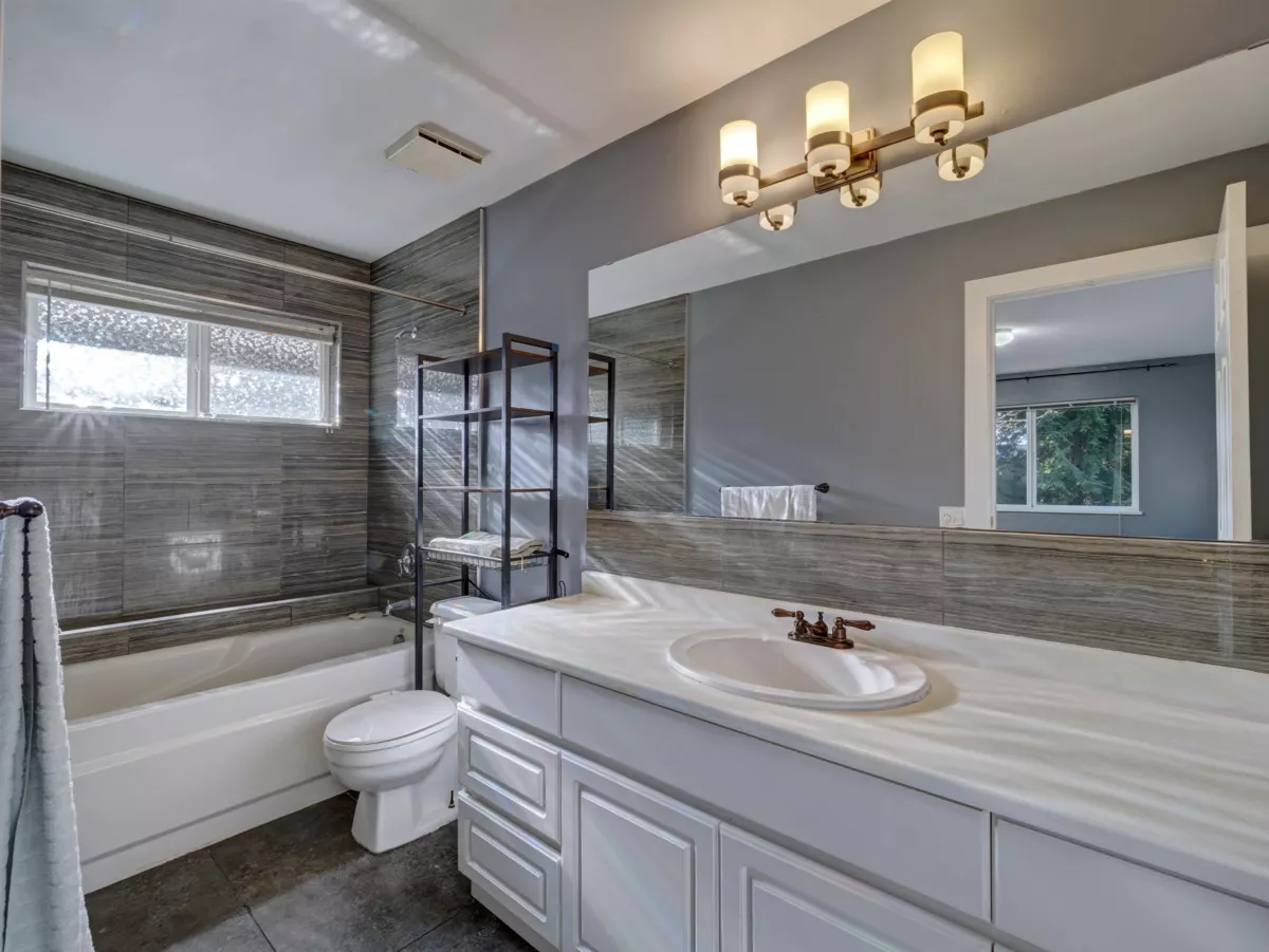 Guest Bathroom Photo of 7629 Redrooffs Road, Halfmoon Bay, BC